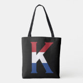 K Monogram überlagert sich auf der NLD-Flagge auf  Tasche (Rückseite)