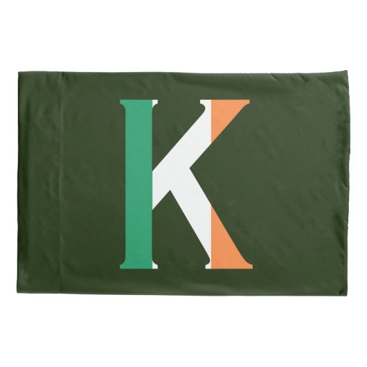 K Monogram überlagert sich auf irischer Flagge Kissenbezug (Rückseite)