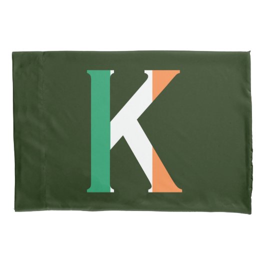 K Monogram überlagert sich auf irischer Flagge Kissenbezug (Vorderseite)