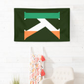 K Monogram überlagert sich auf irischer Flagge (v) Banner (Insitu)