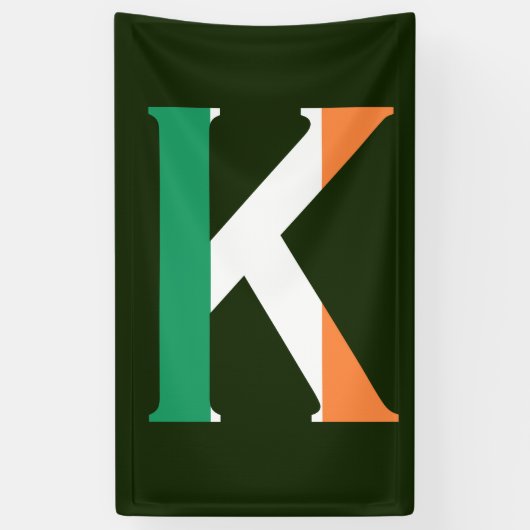 K Monogram überlagert sich auf irischer Flagge (v) Banner (Vertikal)