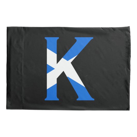 K Monogram überlagert sich auf schottischer Flagge Kissenbezug (Rückseite)