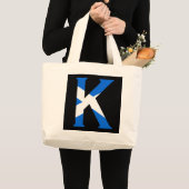 K Monogram überlagert sich auf Scottish Flag jtcn Jumbo Stoffbeutel (Vorderseite (Produkt))