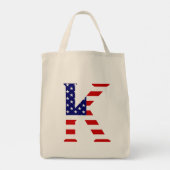 K Monogram überlagert sich auf US Flag Gtcnt Tragetasche (Rückseite)