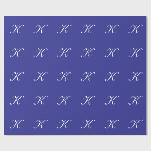 "K" Monogramm Initial Weiß auf Blau Geschenkpapier (Flach)