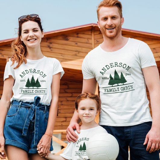 Kabine Familienname Grüne Kiefernbäume T-Shirt