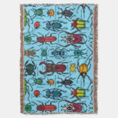 Käfer auf blau decke (Vorderseite Vertikal)