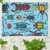 Käfer auf blau geschirrtuch (Gefaltet)