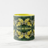 Käfer auf Mullein Blume Abstrakt Personalisiert Zweifarbige Tasse (Mittel)