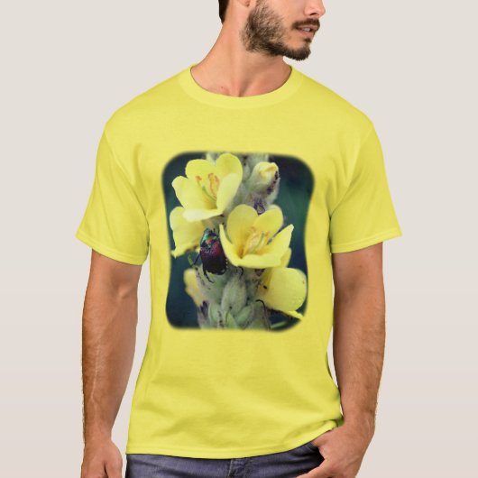 Käfer auf Mullein Blume Natur T-Shirt (Vorderseite)