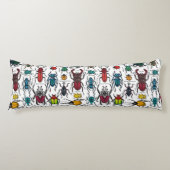 Käfer auf weiß seitenschläferkissen (Vorderseite)