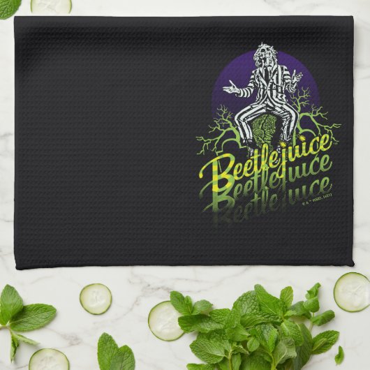 Käfer | Sitzen auf einem Grabstein Geschirrtuch (Gefaltet)