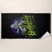 Käfer | Sitzen auf einem Grabstein Strandtuch (Vorderseite)