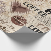 Kaffee. Abstraktes Kaffeemuster auf braunem Hinter Geschenkpapier (Ecke)