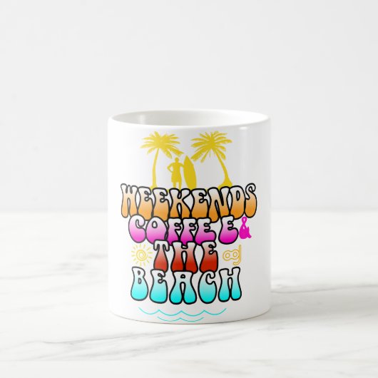 Kaffee am Wochenende und der Strand Kaffeetasse (Mittel)