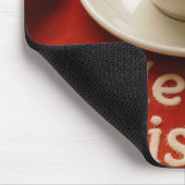 Kaffee auf einer fröhlichen Weihnachtsdecke Mousepad (Ecke)