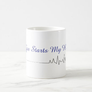 Kaffee beginnt mir im Herzen Kaffeetasse