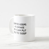 KAFFEE BEHÄLT MICH WACH, ALSO KANN ICH SIE SETZEN, KAFFEETASSE (Vorderseite Links)