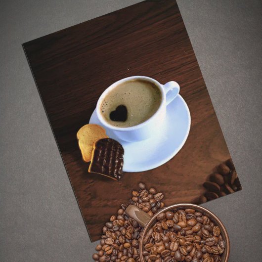 Kaffee-Cup mit herzenförmigen Schaumstoffen Postkarte