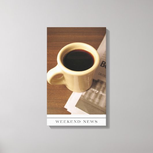 Kaffee-Cup und Zeitung auf der Leinwand (Vorderseite)