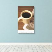 Kaffee-Cup und Zeitung auf der Leinwand (Insitu (Holzboden))