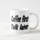 Kaffee Der erste Kaffee zitiert schwarzen Text Jumbo-Tasse (Rechts)