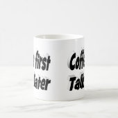 Kaffee Der erste Kaffee zitiert schwarzen Text Kaffeetasse (Mittel)