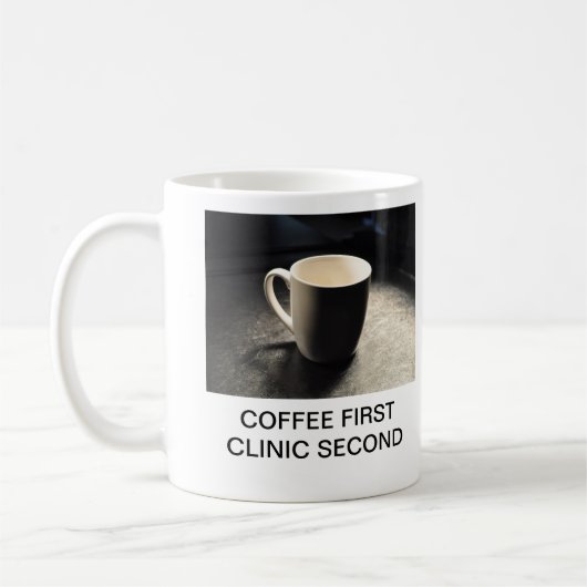 KAFFEE-ERSTE KLINIK ZWEITE KAFFEETASSE (Links)