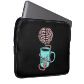 Kaffee für das Gehirn. Lustige Kaffeeillustration Laptopschutzhülle (Vorne Rechts)