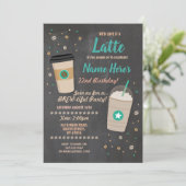 Kaffee Geburtstag Latte Café Chalk Celebration Einladung (Stehend Vorderseite)