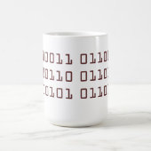 Kaffee geschrieben in Tasse des binären Codes (Mittel)