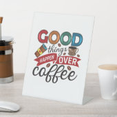 Kaffee gibt es viel Gutes über Kaffee Sockelschild (In SItu)