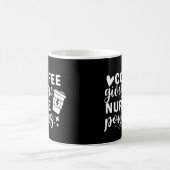 Kaffee gibt mir die Power Kaffeetasse (Mittel)