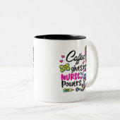 Kaffee gibt mir die Power Zweifarbige Tasse (VorderseiteRechts)