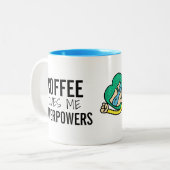 Kaffee gibt mir Supermächte - Kloey Zweifarbige Tasse (Vorderseite Links)