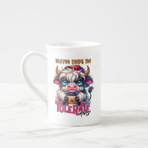 Kaffee hilft mir Idioten zu tolerieren Porzellantasse