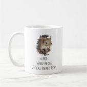 Kaffee hilft mir, mit allen Nüssen Eichhörnchen um Kaffeetasse (Links)