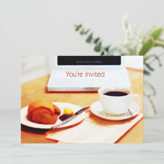 Kaffee, Hörnchen u. Computer werden Sie eingeladen Einladung (Stehend Vorderseite)