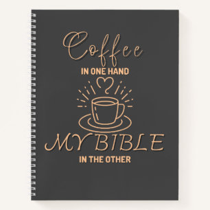 Kaffee in der einen Hand meine Bibel in der andere Notizblock