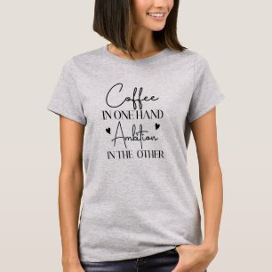 Kaffee in einer Hand Ehrgeiz in der anderen lustig T-Shirt