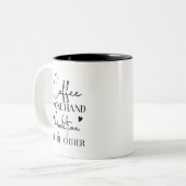 Kaffee in einer Hand Ehrgeiz in der anderen lustig Zweifarbige Tasse (Vorderseite Links)
