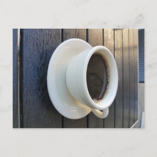 Kaffee in weißer Tasse Postkarte