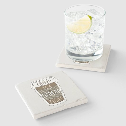 Kaffee ist ein Menschenrecht, eine Kaffeetasse mit Steinuntersetzer (Seitenansicht)