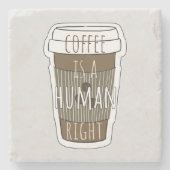 Kaffee ist ein Menschenrecht, eine Kaffeetasse mit Steinuntersetzer (Vorderseite)