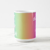 Kaffee ist ein Umarmer in einer Tasse-Regenbogen-T Kaffeetasse (Mittel)