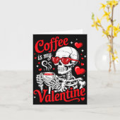 Kaffee ist mein Valentinsknochen-Skelett Valentins Karte (Gelbe Blume)