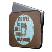 Kaffee ist wie Umarmung in einer Tasse Laptopschutzhülle (Vorderseite Links)