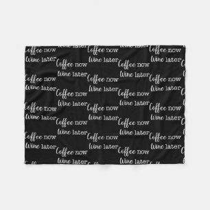 Kaffee jetzt Wein später einfacher Text  Fleecedecke