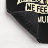 Kaffee lässt mich mich weniger mörderisch fühlen mousepad (Ecke)