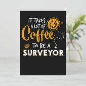 Kaffee Lover Witzige Surveyor Engineer Constructio Einladung (Stehend Vorderseite)